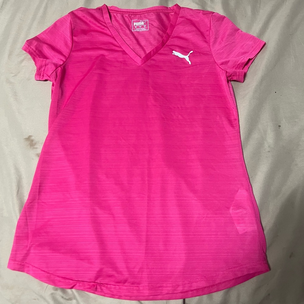 NWOT Puma Women’s Pink Activewear Fitness V-Neck T-Shirt Size Small
